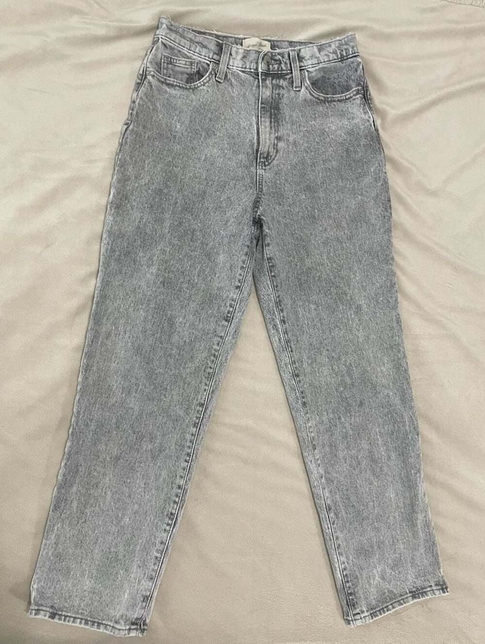 Universal Thread Vintage Straight High-Rise Jeans Grey Acid Wash Size 6/28L